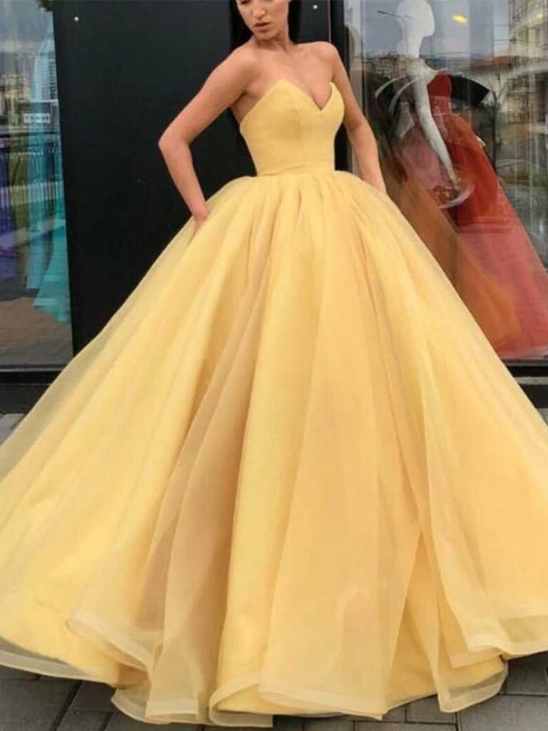 Light yellow 2025 evening gown